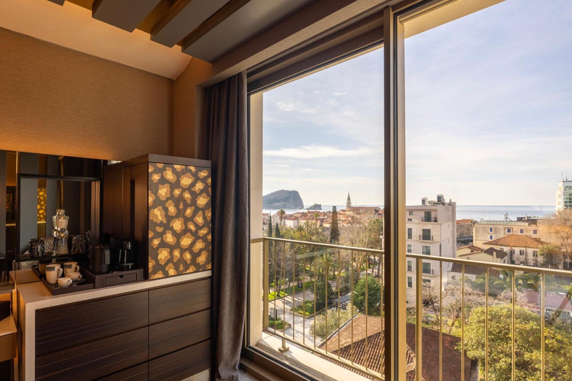 Merit Starlit Hotel & Residences Будва Экстерьер фото